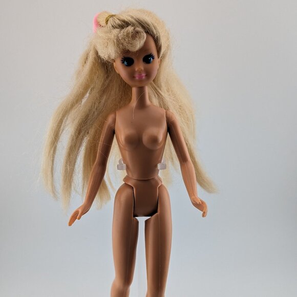 Bundle of 14 Vintage Barbie and Ken dolls - Picture 3 of 15